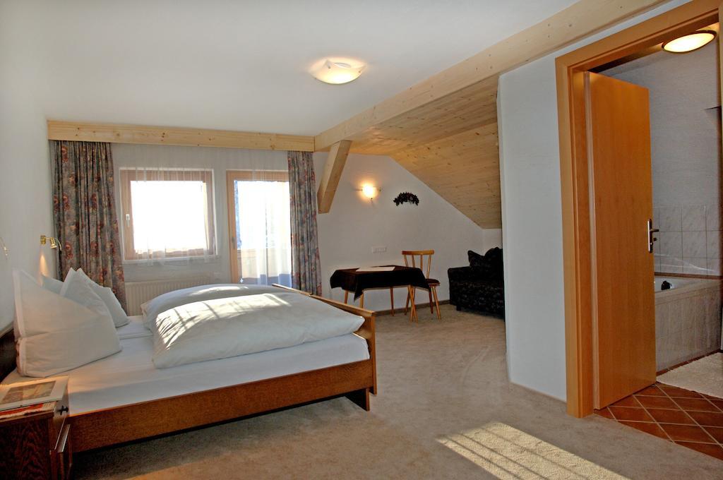 Landhaus Riedl Scharnitz Chambre photo